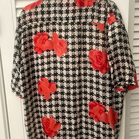 Men's Black and White Checkered Shirt with Red Floral Pattern Vintage - Picture 4 of 5